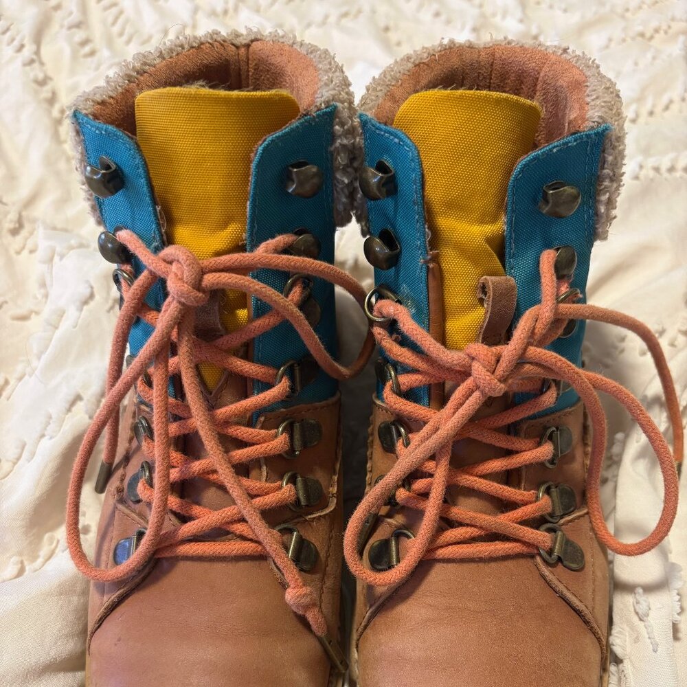 Tom’s Brown Wedge Boot Size 5.5